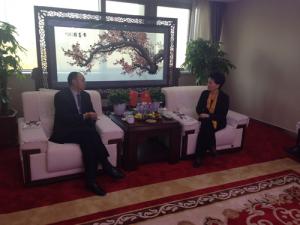 鄺遠平與河南省工商聯(lián)副主席、鄭州市工商聯(lián)主席薛景霞